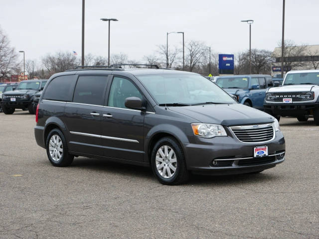 2016 Chrysler Town and Country Touring FWD photo