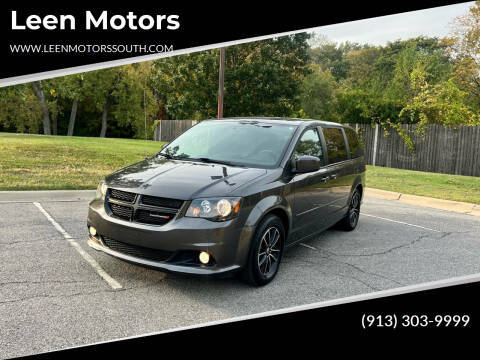 2016 Dodge Grand Caravan SXT Plus FWD photo