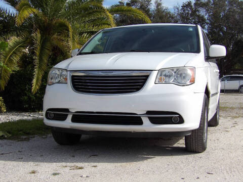 2016 Chrysler Town and Country Touring FWD photo