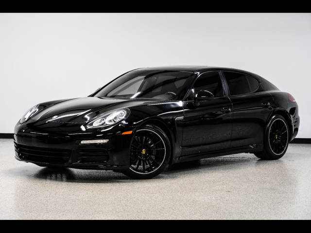 2016 Porsche Panamera  RWD photo