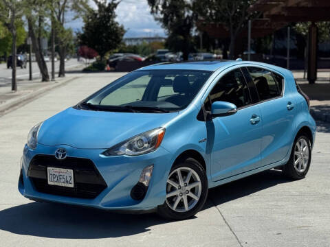 2015 Toyota Prius c Three FWD photo
