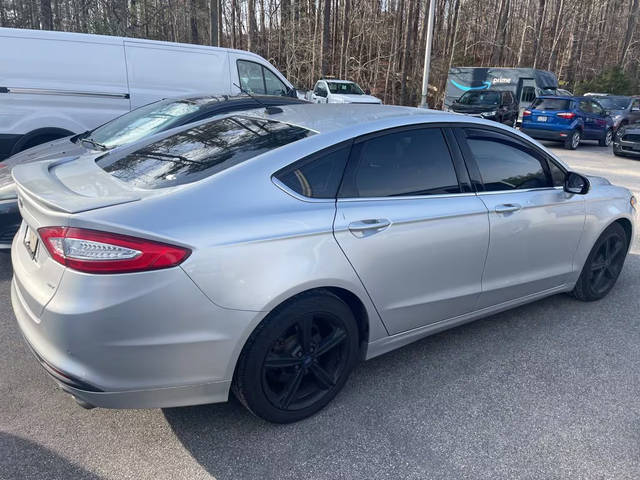 2016 Ford Fusion SE FWD photo