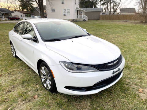 2016 Chrysler 200 S FWD photo