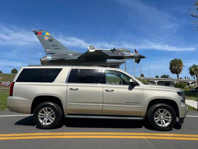 2016 Chevrolet Suburban LT RWD photo