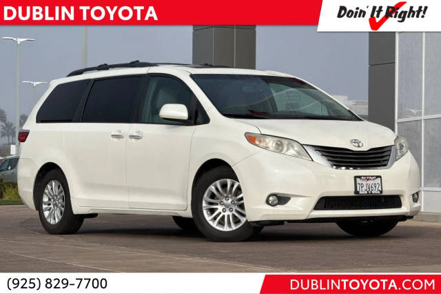 2015 Toyota Sienna XLE FWD photo