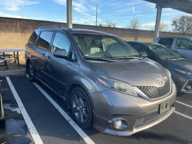 2015 Toyota Sienna SE FWD photo