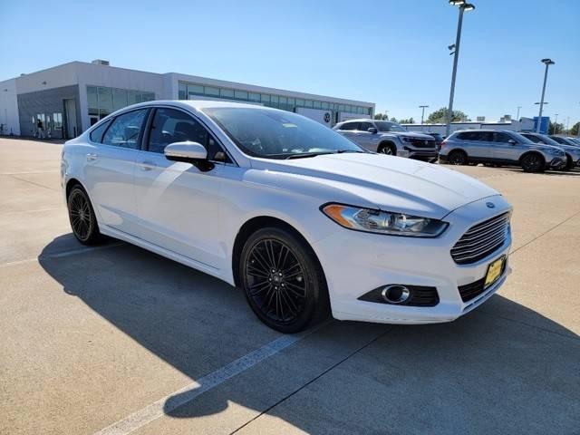 2016 Ford Fusion SE FWD photo