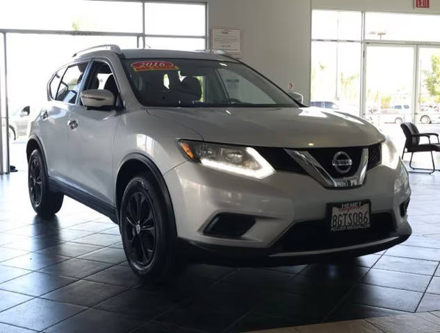 2016 Nissan Rogue SV FWD photo