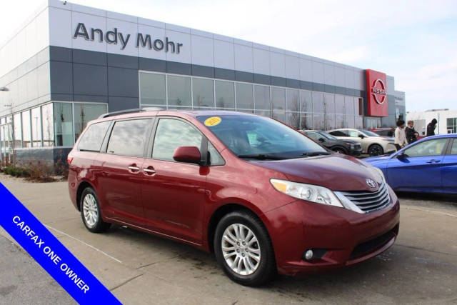 2015 Toyota Sienna XLE FWD photo