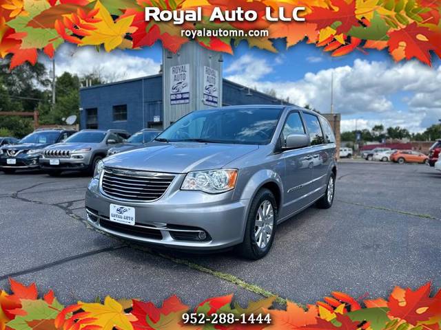 2016 Chrysler Town and Country Touring FWD photo