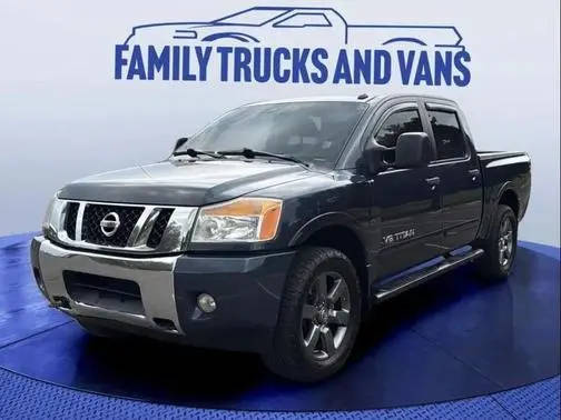 2015 Nissan Titan SV 4WD photo