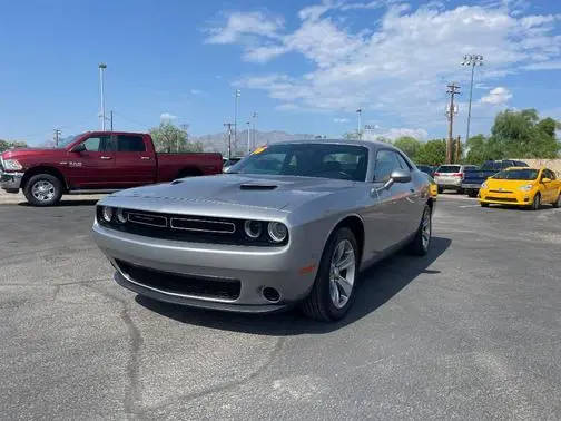 2016 Dodge Challenger SXT RWD photo