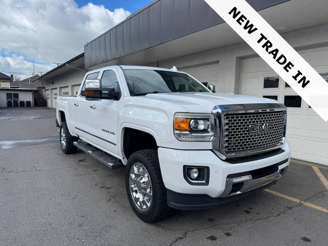 2016 GMC Sierra 2500HD Denali 4WD photo