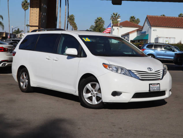 2015 Toyota Sienna LE FWD photo