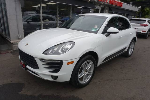 2016 Porsche Macan S AWD photo