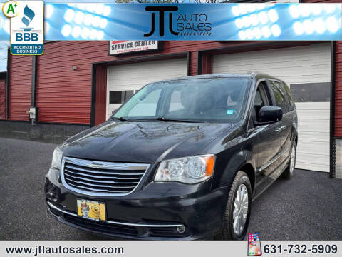 2015 Chrysler Town and Country Touring FWD photo