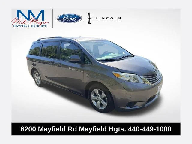 2015 Toyota Sienna LE FWD photo