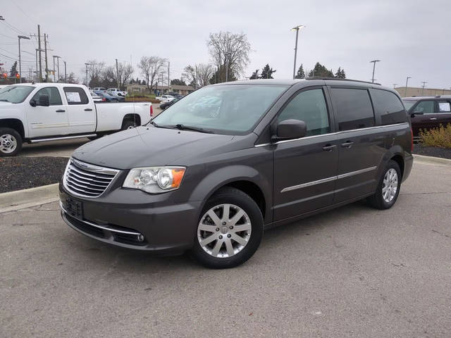 2016 Chrysler Town and Country Touring FWD photo