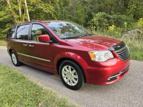 2016 Chrysler Town and Country Touring FWD photo