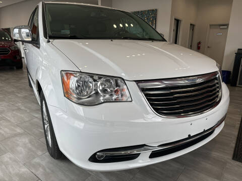 2016 Chrysler Town and Country Touring-L Anniversary Edition FWD photo