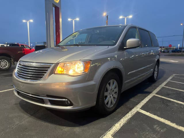 2016 Chrysler Town and Country Touring FWD photo