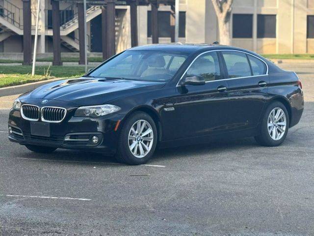 2016 BMW 5 Series 528i RWD photo