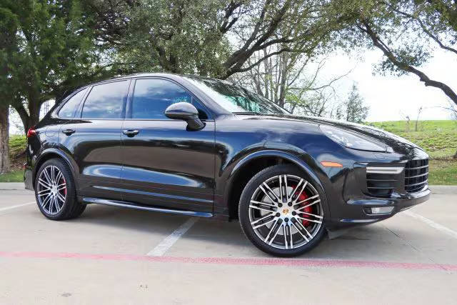 2016 Porsche Cayenne GTS AWD photo