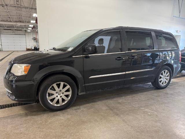 2015 Chrysler Town and Country Touring FWD photo