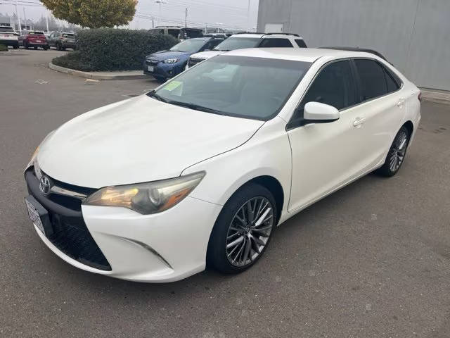 2015 Toyota Camry SE FWD photo