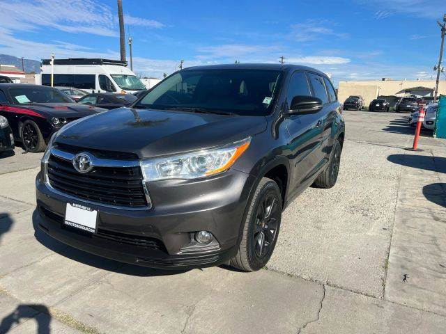 2015 Toyota Highlander LE Plus FWD photo