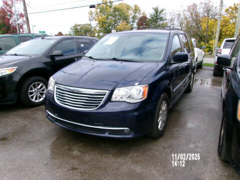 2016 Chrysler Town and Country Touring FWD photo