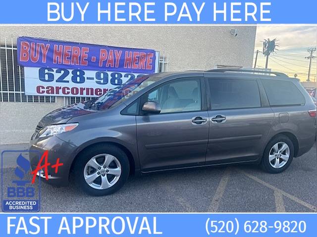 2015 Toyota Sienna LE FWD photo