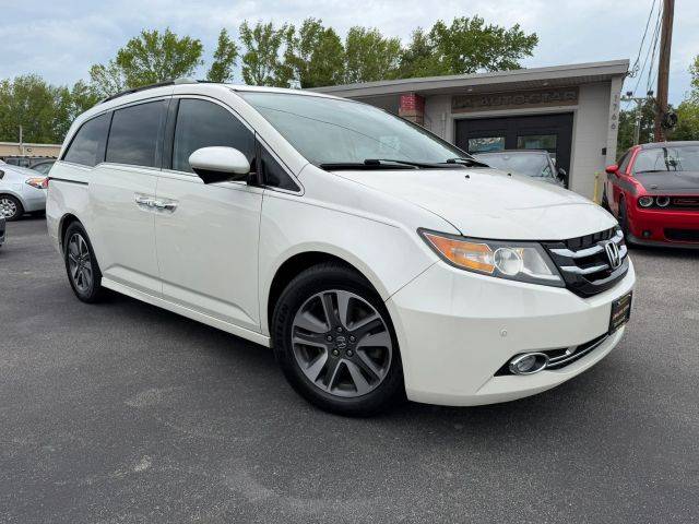 2016 Honda Odyssey Touring FWD photo