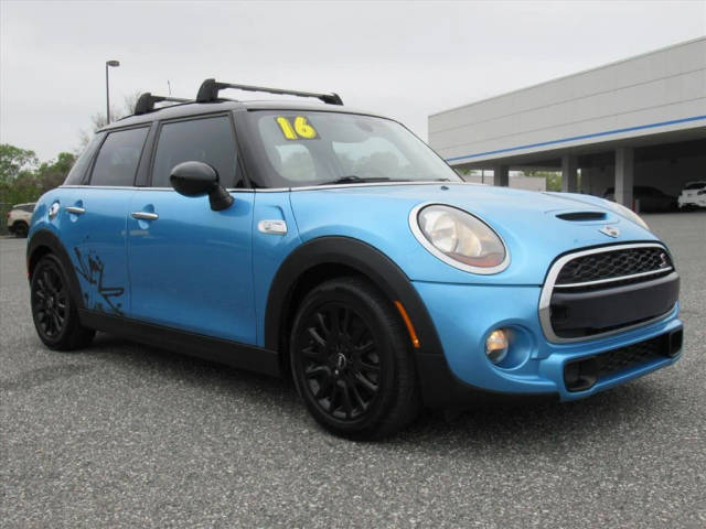2016 MINI Hardtop 4 Door S FWD photo