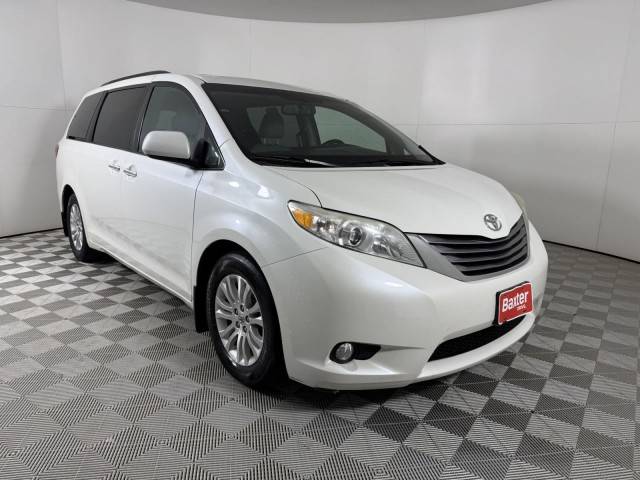 2015 Toyota Sienna XLE FWD photo