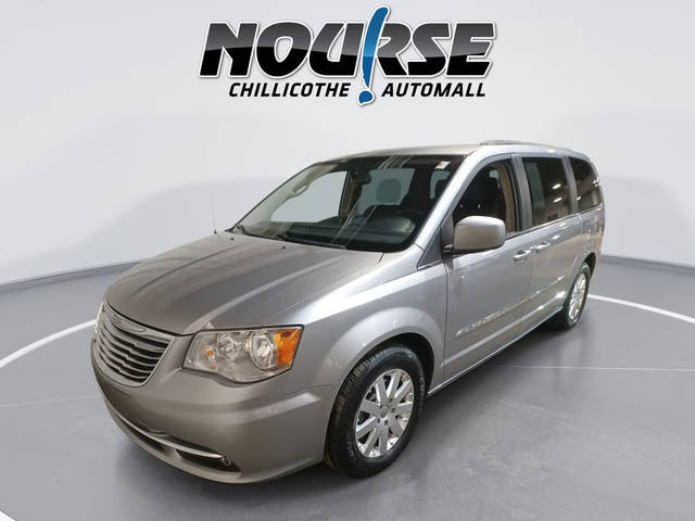 2016 Chrysler Town and Country Touring FWD photo