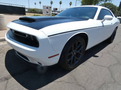 2016 Dodge Challenger SXT RWD photo