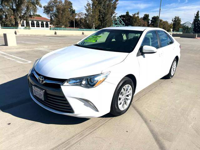 2015 Toyota Camry LE FWD photo