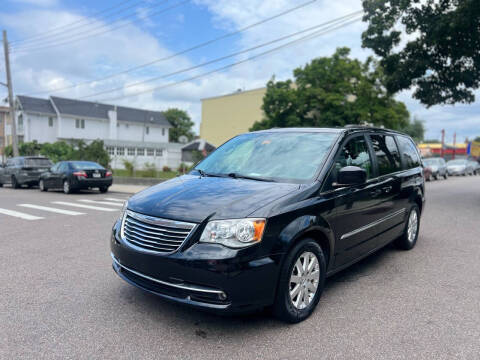 2015 Chrysler Town and Country Touring FWD photo