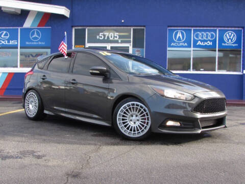 2016 Ford Focus ST FWD photo