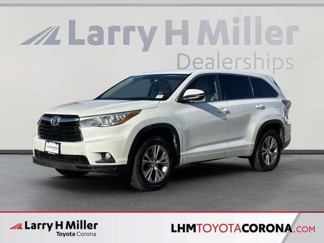 2015 Toyota Highlander LE Plus FWD photo