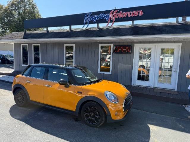 2016 MINI Hardtop 4 Door FWD photo