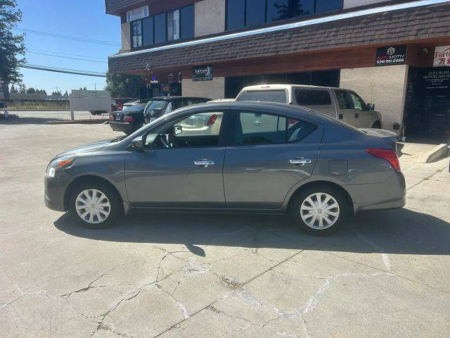 2016 Nissan Versa SV FWD photo