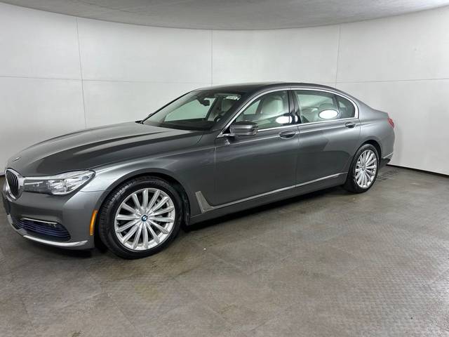 2016 BMW 7 Series 740i RWD photo
