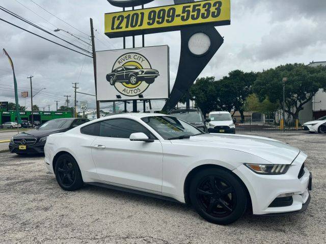 2015 Ford Mustang V6 RWD photo