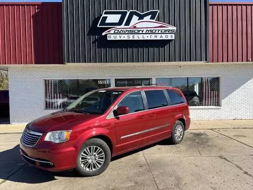 2015 Chrysler Town and Country Touring FWD photo