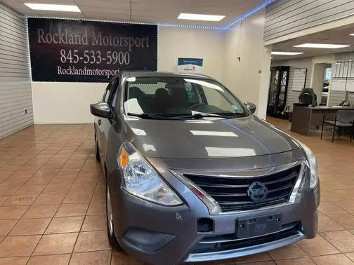 2016 Nissan Versa S FWD photo