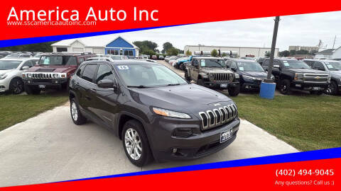 2016 Jeep Cherokee Latitude FWD photo