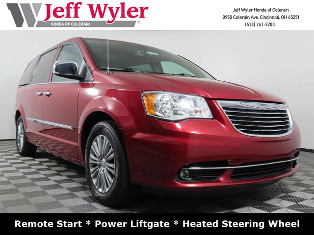 2016 Chrysler Town and Country Touring-L Anniversary Edition FWD photo