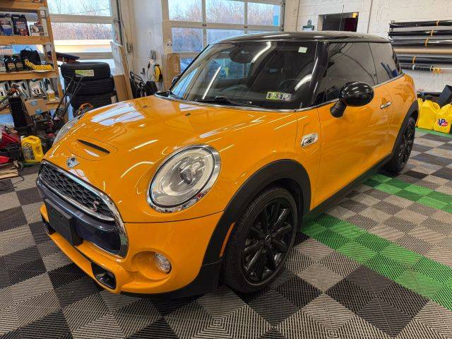 2016 MINI Hardtop 2 Door S FWD photo